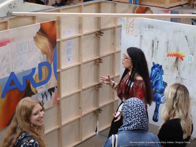 Visite de l'exposition Rêve Party conçu par Détour, avec une scénographie en châssis éco-sourcée